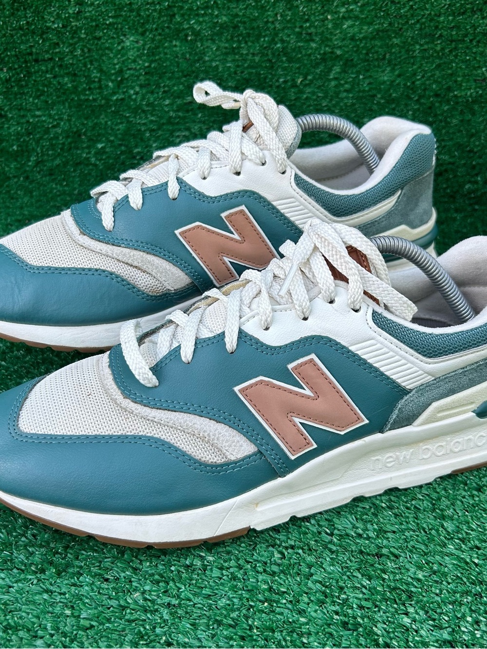 New Balance 997H Sneaker Mens 10 Womens 11.5 CM997HCW Sea Salt New Spruce Walnut
